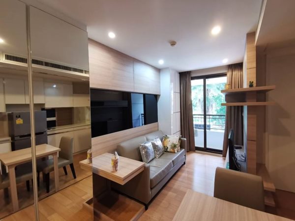 คอนโด Collezio สาธร-พิพัฒน์ สาธรซอย 8 (เข้าทาง ซอย 6 ก้อได้) One bed room 43.5 ตรม ราคาทำเลดีที่สุด