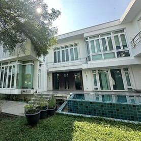 Luxury Detached House in Sukhumvit 71 for Sale, Bangkok House for sale near BTS-Modern Contemporary