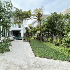 Luxury Detached House in Sukhumvit 71 for Sale, Bangkok House for sale near BTS-Modern Contemporary