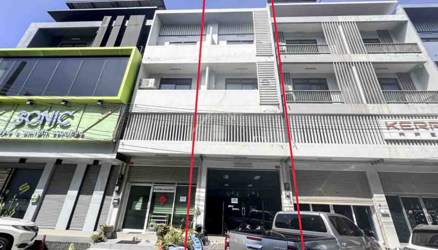 อาคารพาณิชย์ 3.5 ชั้น ติดถนน สุขุมวิท หลัง ธ.กรุงเทพ บางละมุง