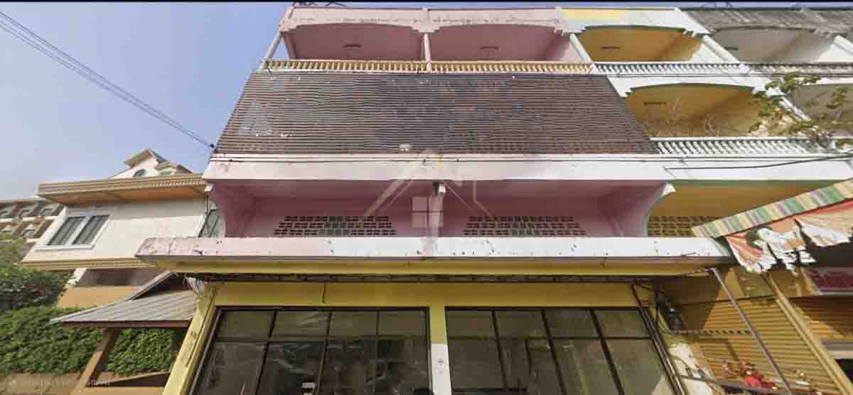 อาคารพาณิชย์ 3.5 ชั้น 2 คูหาตีทะลุ ทำเลทอง ใน บขส. มุกดาหาร (หลัง