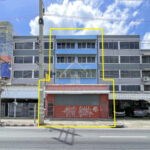 ขาย และ เช่า อาคารพาณิชย์ 4.5 ชั้น ติดถนน ซอยเอกชัย 102