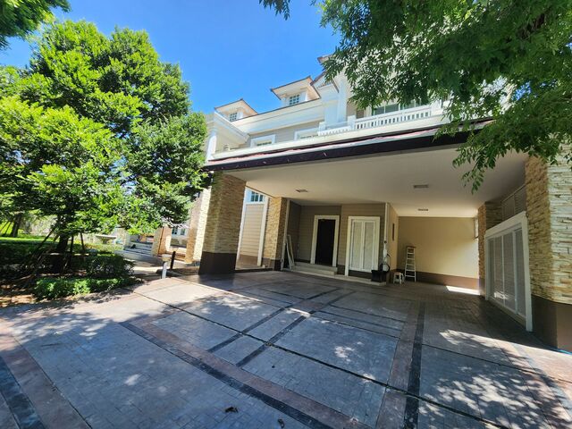 Elegant 3BR Home in Narasiri Bangna with Wide Garden