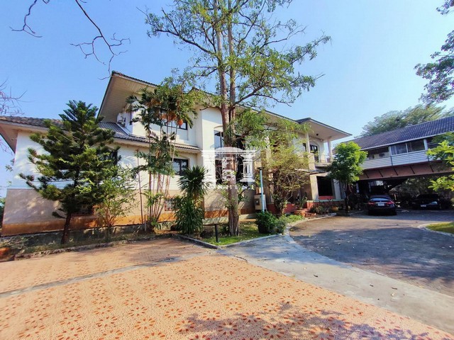 ขาย ขายบ้านหลังใหญ่ บรรยากาศเงียบสงบ มีความเป็นส่วนตัวใน โครงการเ