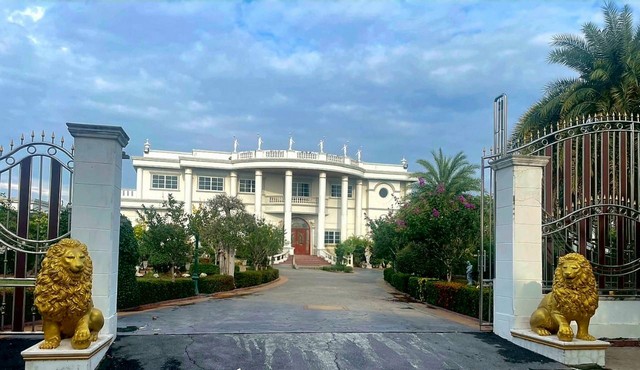 ขายด่วน ที่ดิน 2-3-31ไร่ และคฤหาสน์หรู ติดถนนสิริโสธร เมืองฉะเชิง