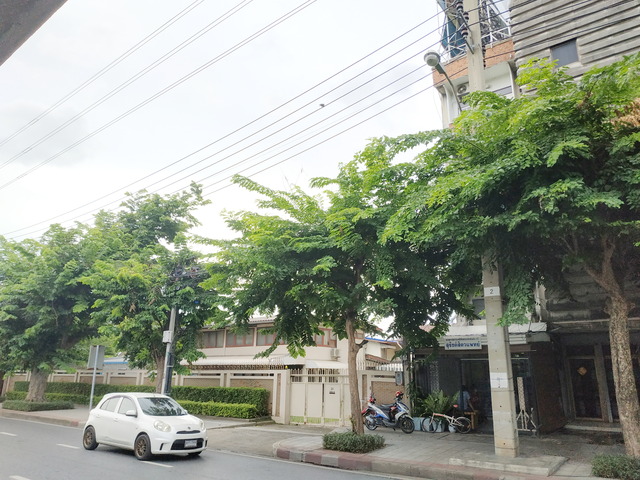 ขาย ตึกแถว-อาคารพาณิชย์ เหมาะทำตึกแถวปล่อยเช่ารายวัน Office-and-Airbnb-investment-BangPhlat-BAngkok, ฝั่งธนใกล้BTS อาคารพาณิชย์ทำเลทอง-บางพลัด good-for-Airbnb-daily-rentals,