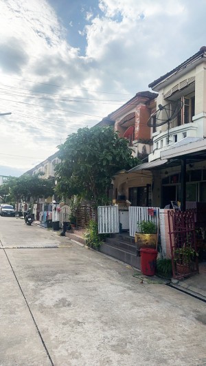 ทาวน์โฮม ขาย กระทุ่มล้ม หมู่บ้านบุศรินทร์ ขายถูกบ้านมือสอง สามพรานนครปฐม ทาวน์โฮมขายถูก
